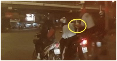 Video bị giật túi xách, cô gái chỉ còn biết chờ hết đèn đỏ rồi đi tiếp