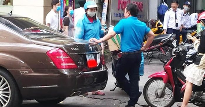 Tưởng rằng phải đền bù thiệt hại nhưng không, chị shipper đã gặp một người đàn ông tốt bụng.