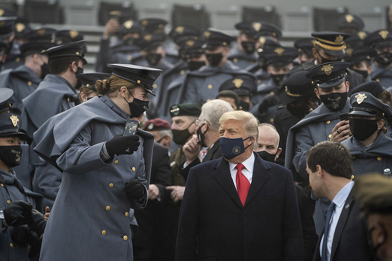 Tổng thống Trump tại Trận bóng đá Lục quân-Hải quân