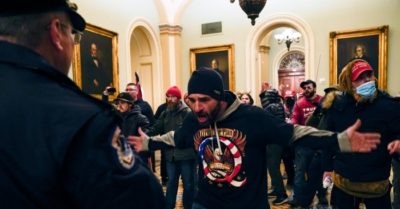 Điện Capitol: Cuộc giao tranh với lực lượng thực thi pháp luật