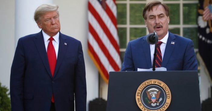 Washington Times dùng ảnh CEO My Pillow Mike Lindell phát biểu trong cuộc họp báo về virus Vũ Hán; tại Vườn Hồng của Nhà Trắng hôm 30/3/2020 ở Washington để đưa tin về khả năng áp dụng đạo luật chống bạo loạn (ảnh màn hình ngày 15/01).