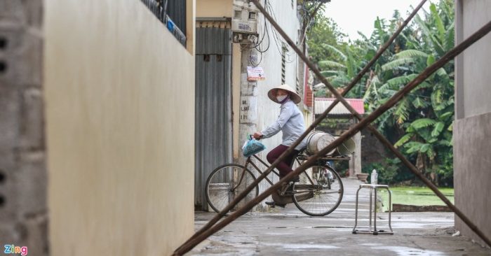 Phong tỏa thôn Lam Sơn, xã Minh cường, huyện Thường Tín, Hà Nội trưa 28/1 do có ca nghi mắc Covid-19.