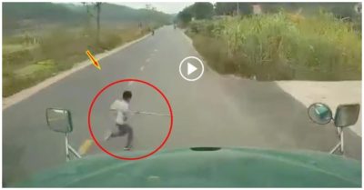 Khoảnh khắc băng qua đường, cậu bé bị xe container tông