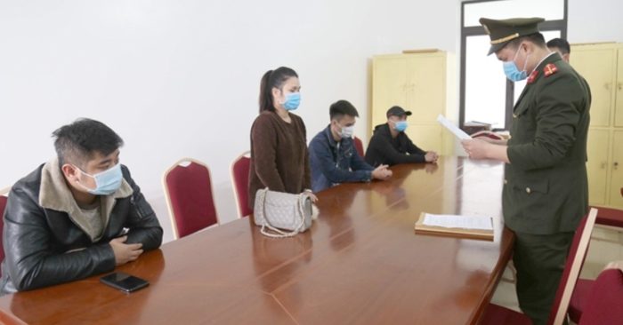 4 người trốn chốt kiểm soát dịch Cvid-19 bị phạt 100 triệu đồng.