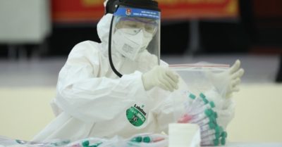 Nam thanh niên làm việc tại Hưng Yên dương tính Covid-19; đang xét nghiệm ca F1 hút chung điếu cày