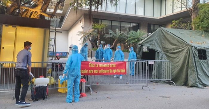 Khách sạn Somerset West Point (Tây Hồ, Hà Nội) được khoanh vùng và phun khử khuẩn.