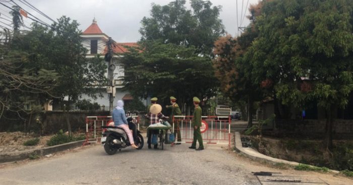 Lối vào khu vực nhà nữ bệnh nhân được quản lý chặt chẽ.