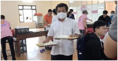 Nhận được tin nhắn làm phục vụ bàn 30 phút trả công 60 triệu đồng, ông Đoàn Ngọc Hải vui vẻ đồng ý ngay