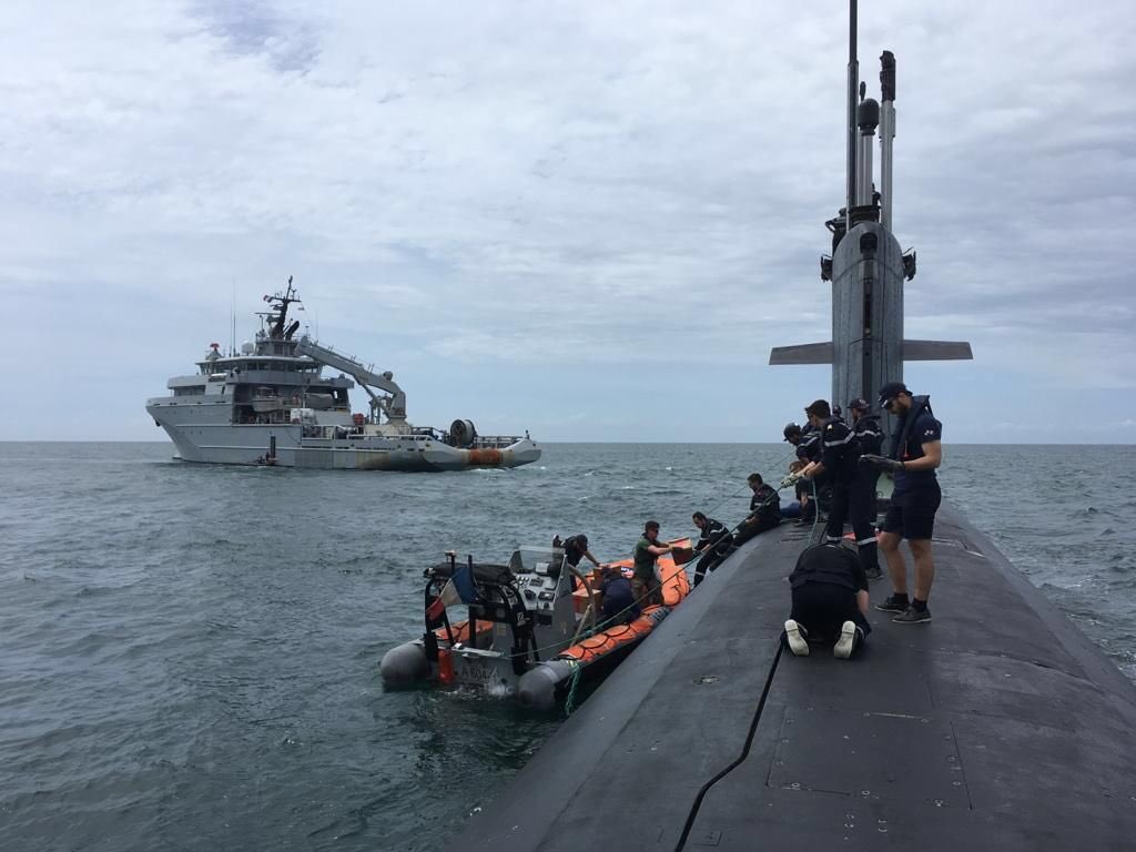 Bộ trưởng Quốc phòng Pháp hôm 9/2/2021 chia sẻ bức ảnh kèm thông báo tàu ngầm Pháp đã tuần tra Biển Đông.