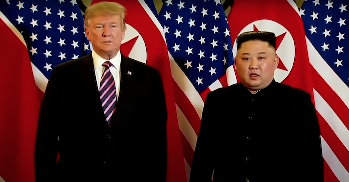Tổng thống Mỹ Donald Trump và lãnh đạo Triều Tiên Kim Jong Un tại Hà Nội ngày 28/2/2019 (ảnh chụp màn hình video Youtube).