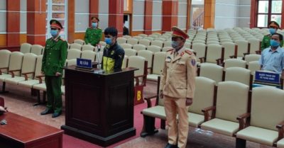 Lĩnh 15 tháng tù vì đấm công an ở chốt kiểm dịch