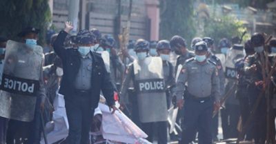 Phản đối đảo chính: Hơn 600 cảnh sát Myanmar tham gia biểu tình cùng người dân