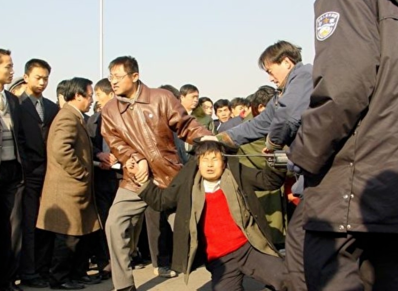 Cập nhật tối 10/3: Nhiều người bị phản ứng phản vệ sau khi tiêm vắc xin Covid-19 ở Gia Lai; Cựu giám đốc sở công an Trung Quốc khét tiếng gian ác bị bắt  