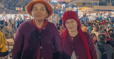 60 năm làm bạn thân rồi sui gia, hình ảnh lần đầu đi chơi của 2 cụ bà gây sốt MXH