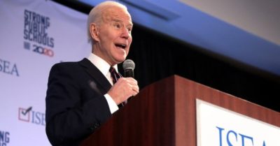 Các thống đốc đáp trả thẳng tay khi Biden chế nhạo họ là ‘người tối cổ’ vì ngừng đeo khẩu trang