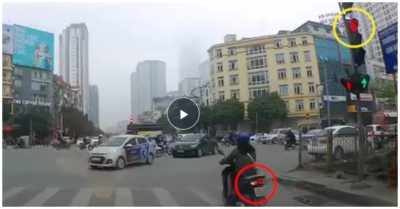 Video cô gái đi xe máy xi-nhan trái, đủng đỉnh vượt đèn đỏ rồi chạy thẳng ở ngã tư