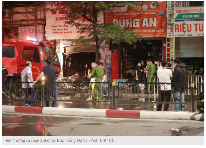 Ảnh chụp màn hình báo Tuổi Trẻ về vụ cháy tại cửa hàng bán đồ sơ sinh trên đường Tôn Đức Thắng, Hà Nội.