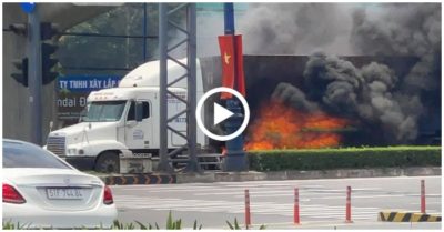 Video xe container vừa chạy vừa cháy, khói lửa cuồn cuộn trên đường