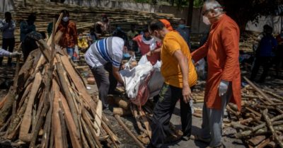 Chết chóc thảm khốc, Ấn Độ phải trưng dụng công viên, bãi đậu xe làm nơi hỏa táng