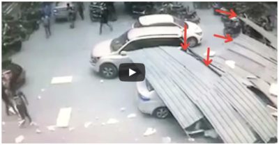 Video mái nhà bất ngờ đổ sập xuống đường, nhiều người thoát nạn trong gang tấc