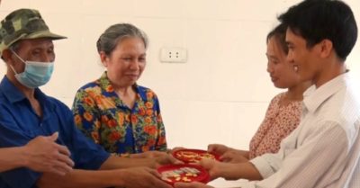 Cặp vợ chồng trả lại 21,4 cây vàng trị giá 1,2 tỷ đồng cho người đánh rơi