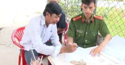 Thiếu tiền tiêu chồng dựng hiện trường giả cướp để lừa vợ