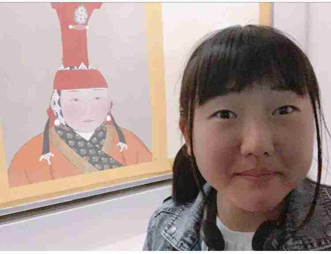 Cô gái Nhật Bản đến thăm Tử Cấm Thành, nhìn bức tranh trên tường giật mình: Đây không phải tôi sao? - Ảnh 1.