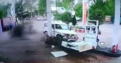 Video: Tài xế say rượu lái xe tông đổ cây xăng, nhân viên bán hàng kinh hoàng bỏ chạy