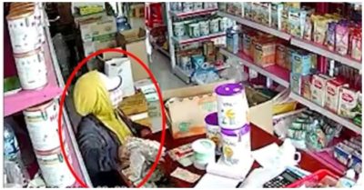 Camera ghi lại cảnh 3 người nghi dàn cảnh trộm tiền cửa hàng bách hóa giữa ban ngày