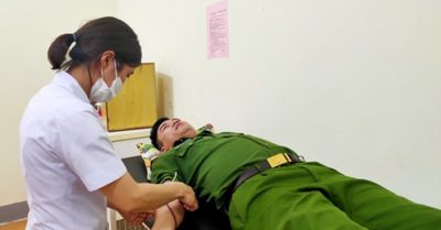 Nửa đêm, trung úy công an hiến máu cứu sản phụ nguy kịch