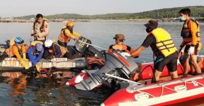 Lật thuyền thảm khốc vì 20 khách dồn một bên chụp ảnh, 7 người thiệt mạng