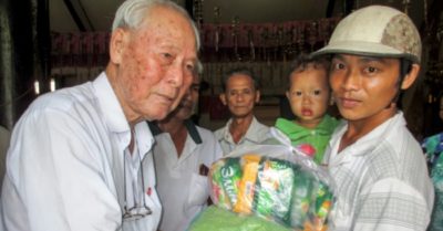 Cụ ông 99 tuổi ở miền Tây giúp đỡ 4.000 người với số tiền hơn 17 tỷ