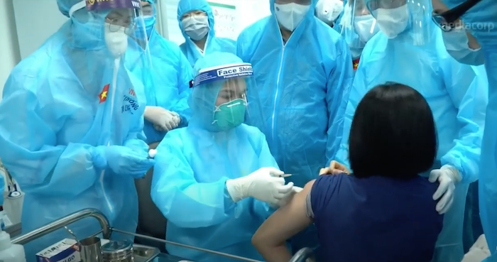 Trung Quốc hứa tặng vắc xin phòng Covid-19 cho Việt Nam. Số lượng chưa được thông báo. Ảnh chụp màn hình video CNA.