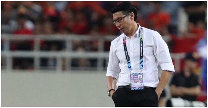 Huấn luyện viên Tan Cheng Hoe của Malaysia nhận tin buồn ngay trước trận gặp Việt Nam (ảnh chụp màn hình báo Lao Động).