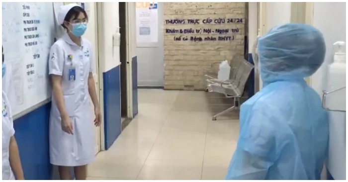 Lực lượng y tế xử lý dịch tễ tại Bệnh viện Đức Khang (ảnh chụp màn hình trên Doanh Nghiệp và Tiếp thị).
