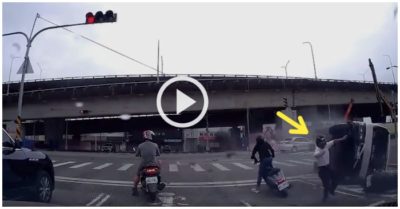 Kịp thời vứt xe máy rồi chạy ra xa, người đàn ông thoát nạn trong gang tấc