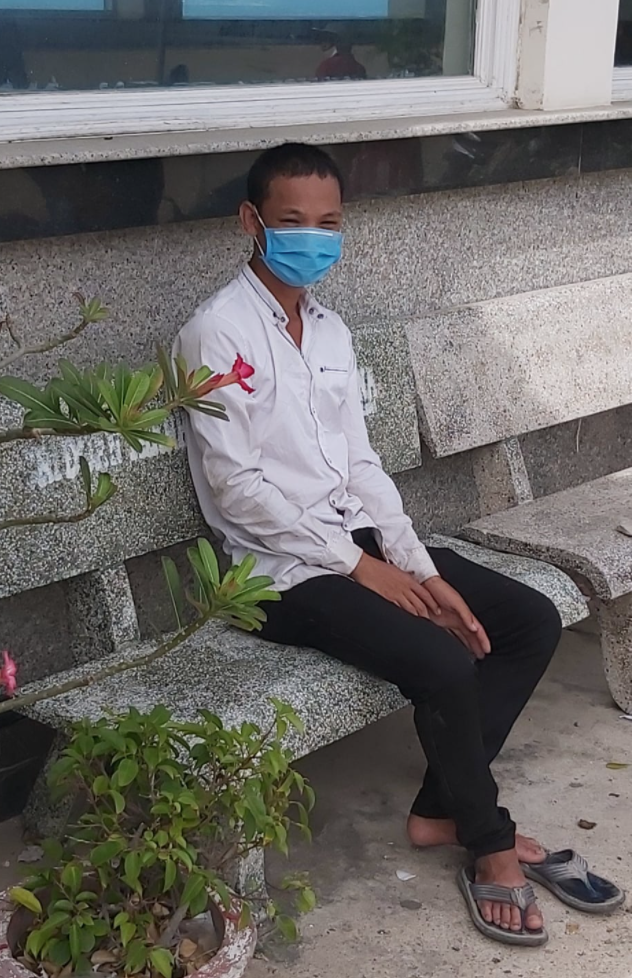 Sau nhiều ngày thiếu thốn và mệt mỏi, anh Nghĩa nhìn xanh xao và gầy đi (ảnh facebook Nguyễn Hải).