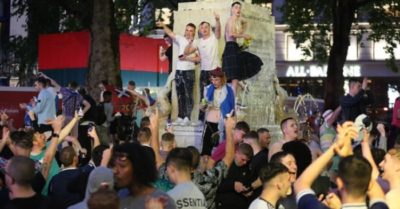 Gần 2.000 cổ động viên nhiễm Covid-19 dự sự kiện Euro 2020