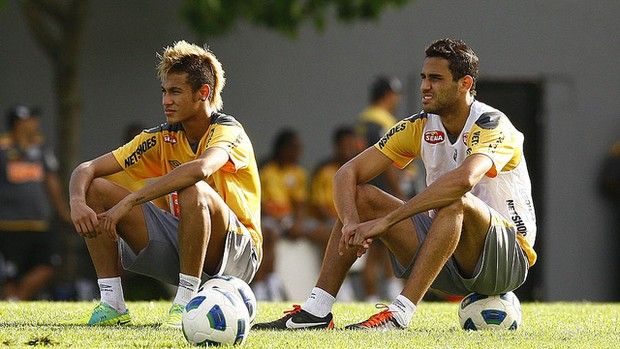 Alan Kardec là đồng đội thi đấu khá ăn ý với Neymar