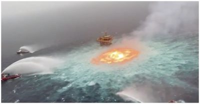 Video: Cháy đường ống dầu ở vịnh Mexico, lửa cuộn ngùn ngụt như ‘cổng địa ngục’