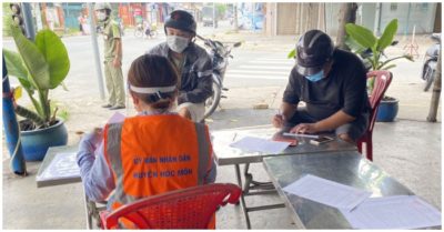 TP. HCM: Test nhanh Covid-19 người đi đường, phát hiện 10 ca dương tính