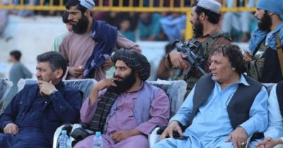 Taliban đến sân xem bóng đá, trao cúp cho đội vô địch