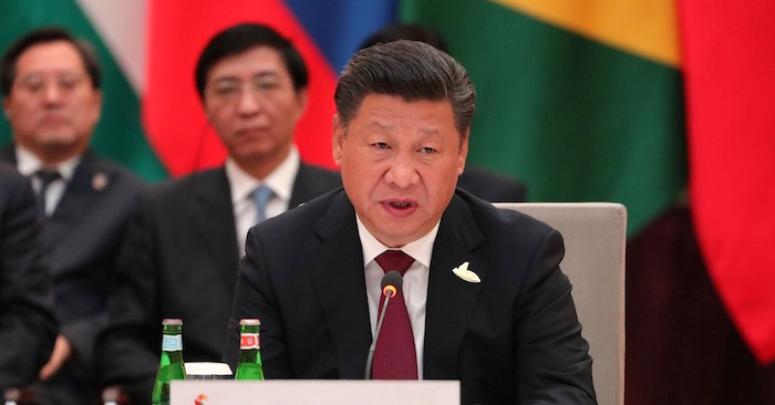 Chủ tịch Trung Quốc Tập Cận Bình (ảnh: Điện Kremlin/Wikimedia Commons). Giới quan sát cho rằng việc cho phép Trung Quốc gia nhập WTO (Tổ chức Thương mại Thế giới) năm 2001 là một sai lầm lớn.