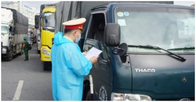 Tài xế chở hàng ‘luồng xanh’ cho 10 người vào thùng xe từ Bình Dương về Đắk Nông, không khai báo y tế