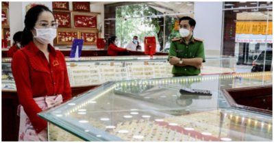 Nữ nhân viên tiệm vàng trộm 2.380 nhẫn vàng