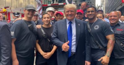 Video: Ông Trump bất ngờ thăm sở cứu hỏa và cảnh sát New York vào ngày 11/9