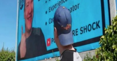 Rớt phỏng vấn gần 300 lần, thanh niên thuê bảng quảng cáo để tìm việc