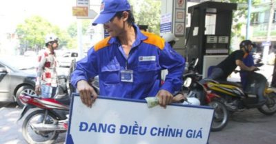 Cập nhật tối 26/10: Giá xăng lên mức 24.330 đồng/lít cao nhất 7 năm; Sau giãn cách, hóa đơn tiền nước tăng gấp 15 lần