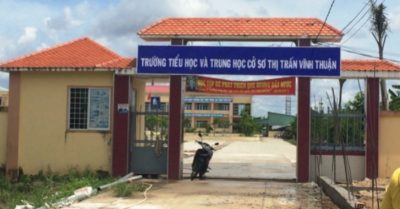 Đình chỉ công tác hiệu trưởng từ chối cho mượn trường đón dân trở về