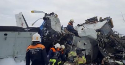 Video: Hiện trường máy bay rơi gãy đôi, 23 người thương vong